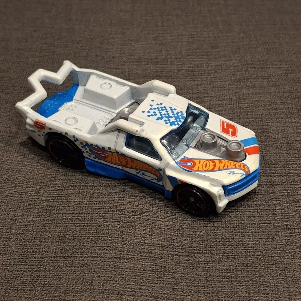 Hot Wheels Showdown 2012 Fig Rig X1654 White Blue HW Race Diecast Toy